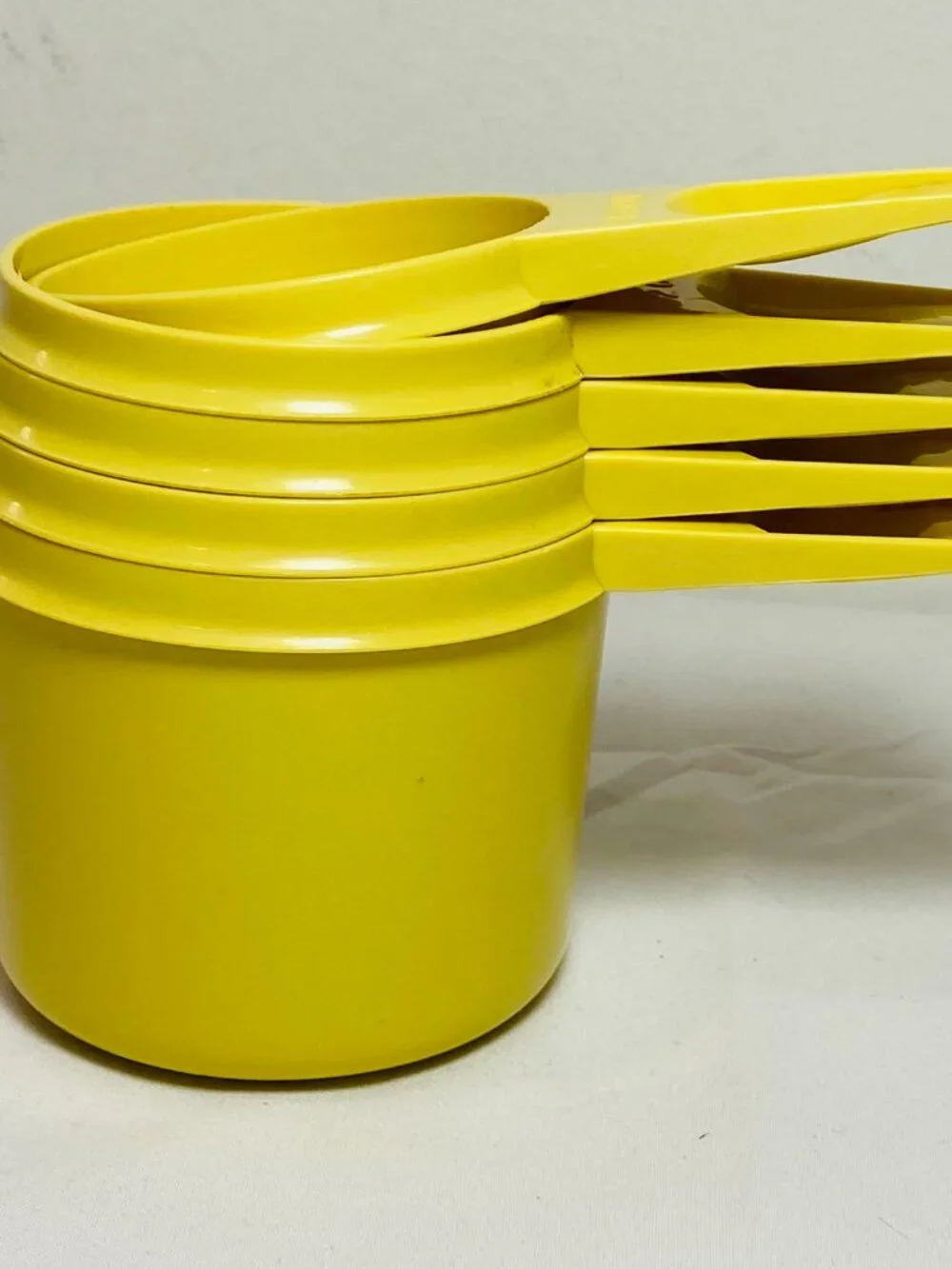 VNTG Tupperware Measuring Cup 5Pc Set Buttercup/Daffodil Yellow, No 1/3 Cup VGUC